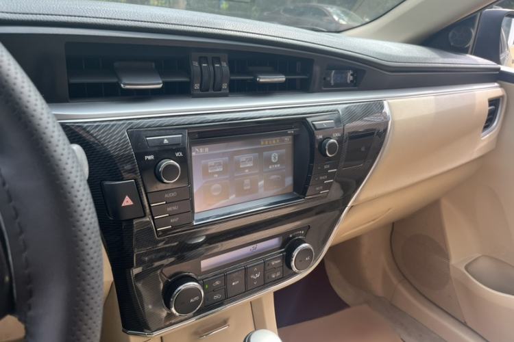 Used Toyota Corolla 2014 1.8L CVT Top-of-the-Line Version Interior 9