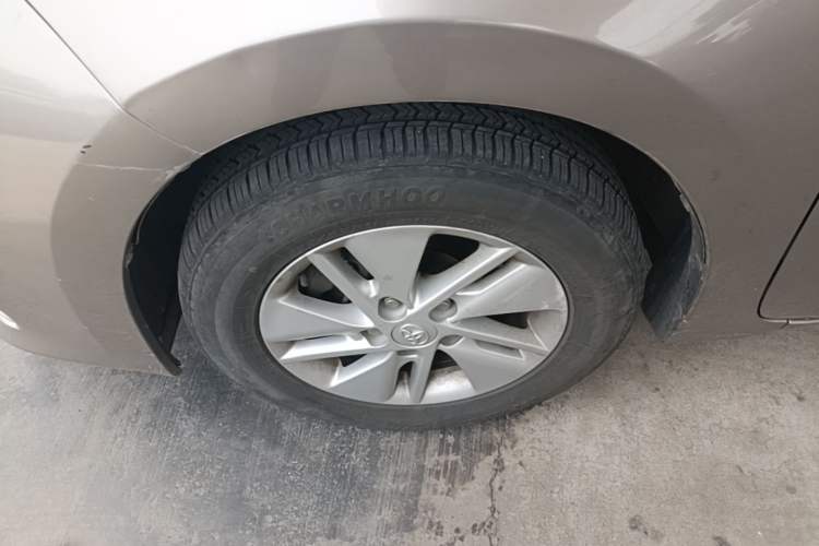 Used Toyota Corolla 2014 1.6L CVT GL Left Front Wheel Hub