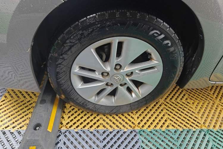 Used Toyota Corolla 2014 1.6L CVT GL-i Left Front Wheel Hub