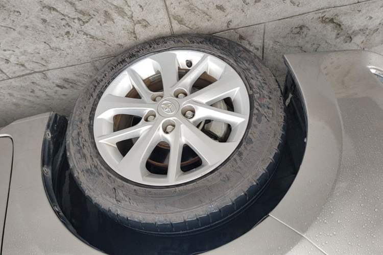 Used Toyota Corolla 2014 1.6L CVT GL-i Leather Edition Left Front Wheel Hub