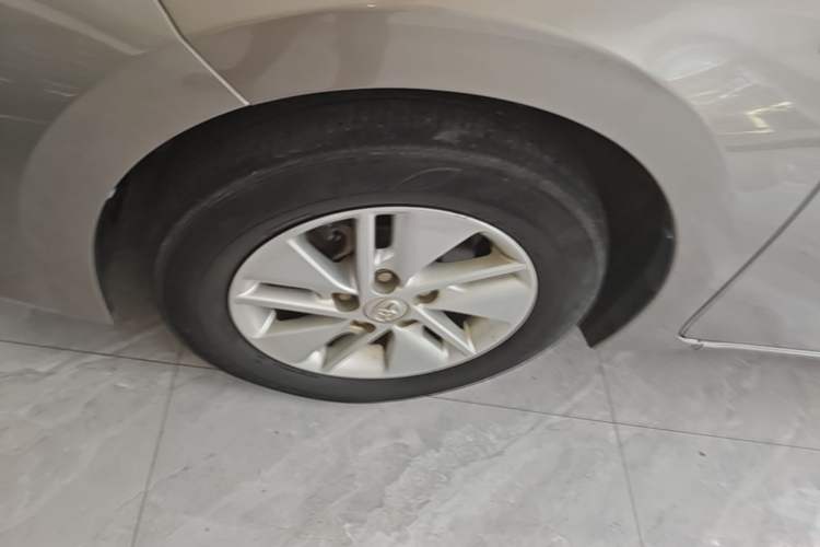 Used Toyota Corolla 2014 1.6L CVT GL Left Front Wheel Hub