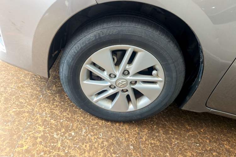 Used Toyota Corolla 2014 1.6L CVT GL Left Front Wheel Hub