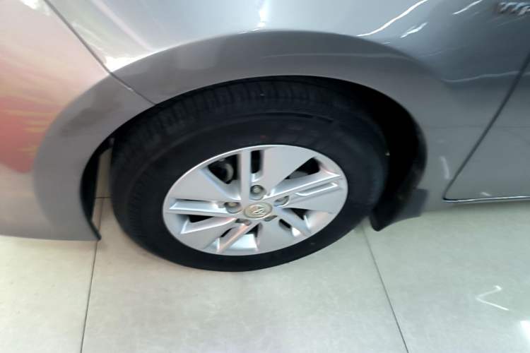 Used Toyota Corolla 2014 1.6L CVT GL Left Front Wheel Hub