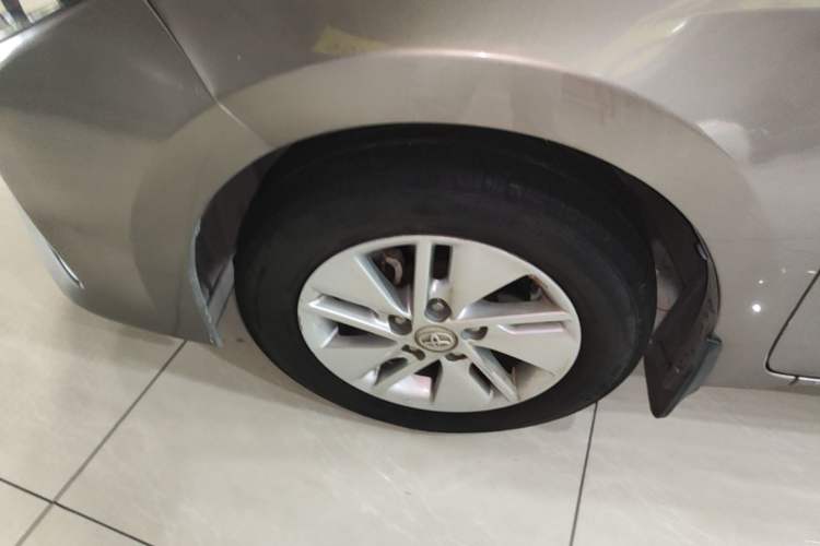 Used Toyota Corolla 2014 1.6L CVT GL Left Front Wheel Hub