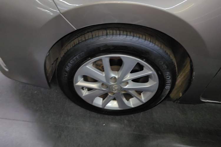 Used Toyota Corolla 2014 1.6L CVT GLX-i Left Front Wheel Hub