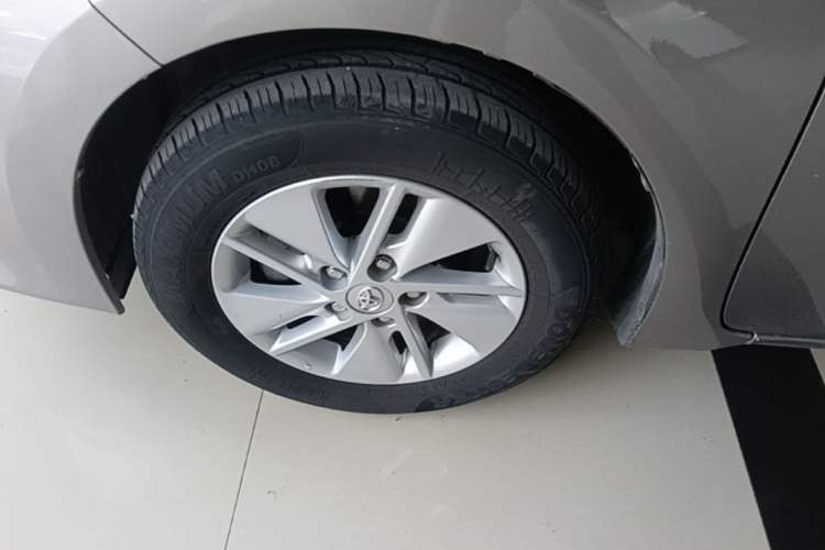 Used Toyota Corolla 2014 1.6L CVT GL Left Front Wheel Hub