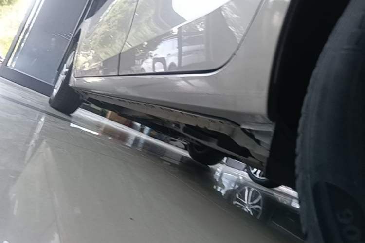 Used Toyota Corolla 2014 1.6L CVT GL Left Side Sill