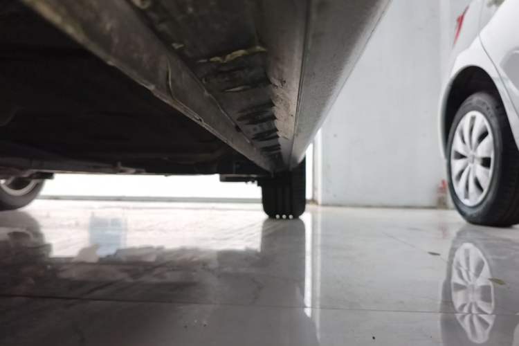Used Toyota Corolla 2014 1.6L CVT GL-i Leather Edition Left Side Sill