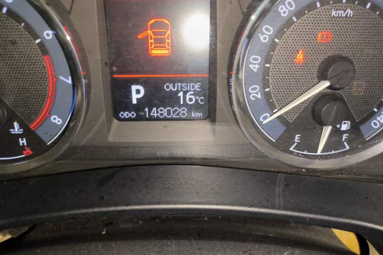 Used Toyota Corolla 2014 1.6L CVT GL-i Odometer Close Up