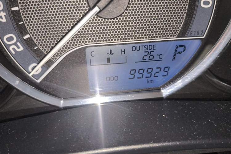 Used Toyota Corolla 2014 1.6L CVT GL Odometer Close Up