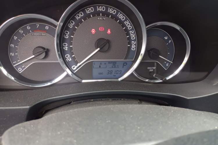 Used Toyota Corolla 2014 1.6L CVT GL Odometer Close Up