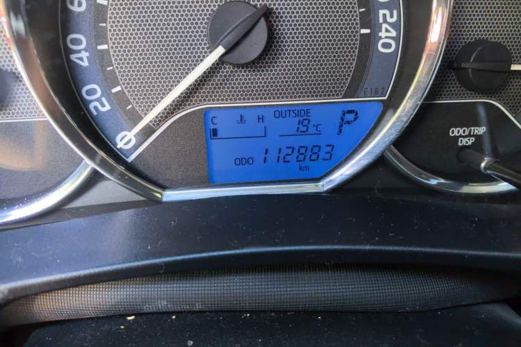 Used Toyota Corolla 2014 1.6L CVT GL Odometer Close Up