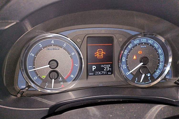 Used Toyota Corolla 2014 1.6L CVT GL-i Leather Edition Odometer Close Up
