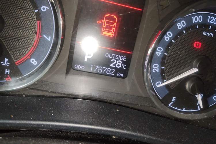 Used Toyota Corolla 2014 1.6L CVT GL-i Leather Edition Odometer Close Up