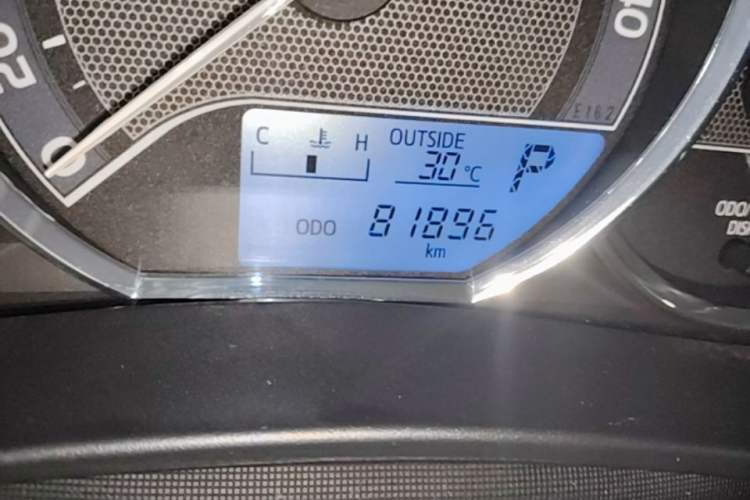 Used Toyota Corolla 2014 1.6L CVT GL Odometer Close Up
