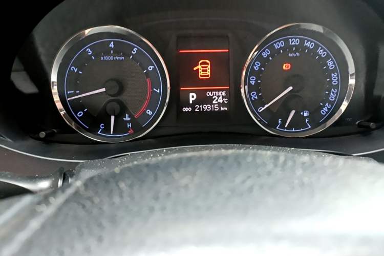 Used Toyota Corolla 2014 1.6L CVT GL-i Leather Edition Odometer Close Up