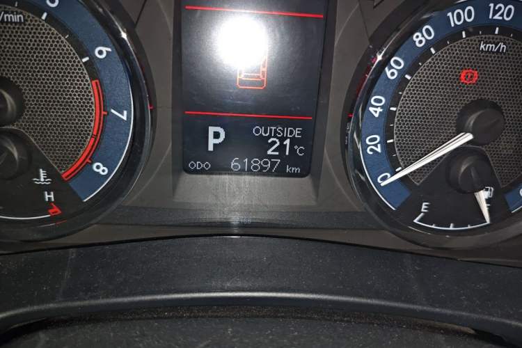 Used Toyota Corolla 2014 1.6L CVT GL-i Odometer Close Up
