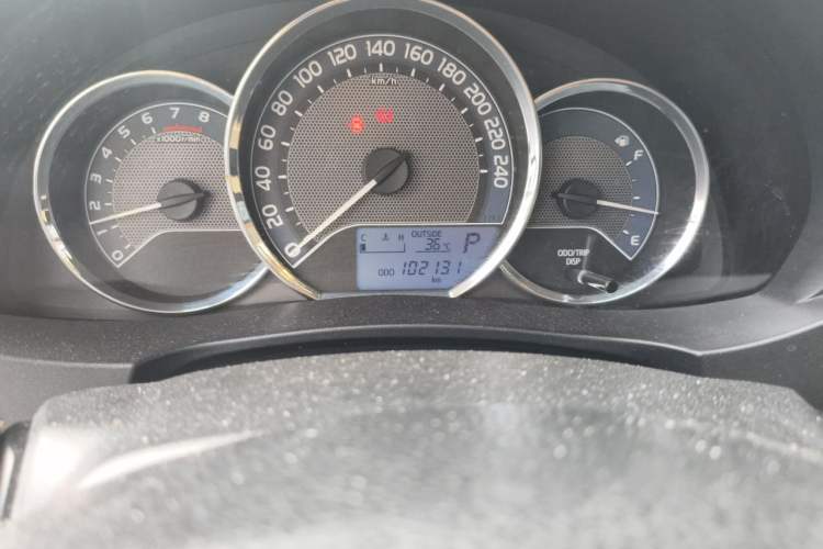 Used Toyota Corolla 2014 1.6L CVT GL Odometer Close Up
