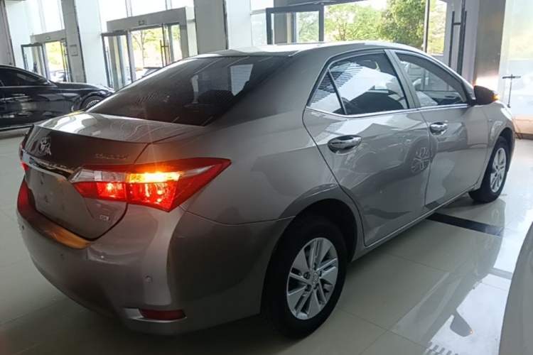 Used Toyota Corolla 2014 1.6L CVT GL Rear Right 45 Deg