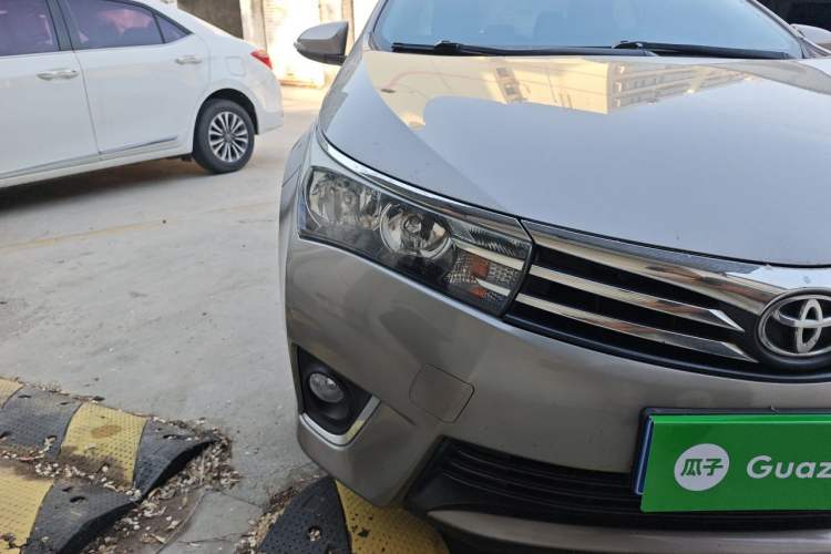 Used Toyota Corolla 2014 1.6L CVT GL Right Front Headlight