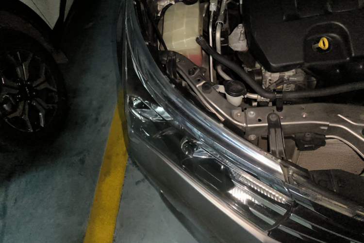 Used Toyota Corolla 2014 1.6L CVT GL-i Right Front Headlight