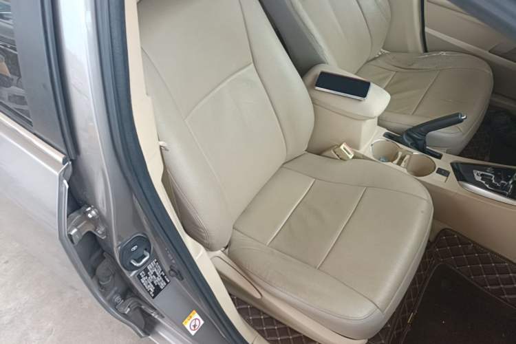 Used Toyota Corolla 2014 1.6L CVT GL Right Front Seat