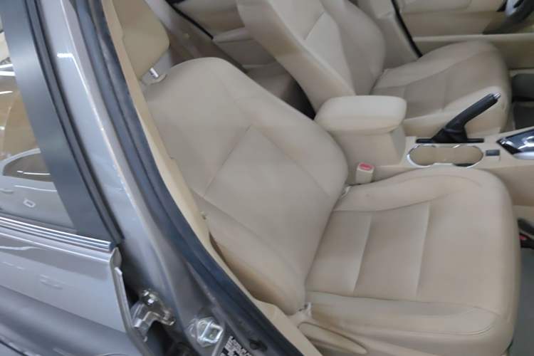 Used Toyota Corolla 2014 1.6L CVT GLX-i Right Front Seat