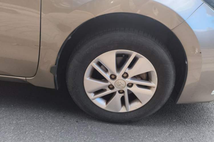 Used Toyota Corolla 2014 1.6L CVT GL Right Front Wheel Hub