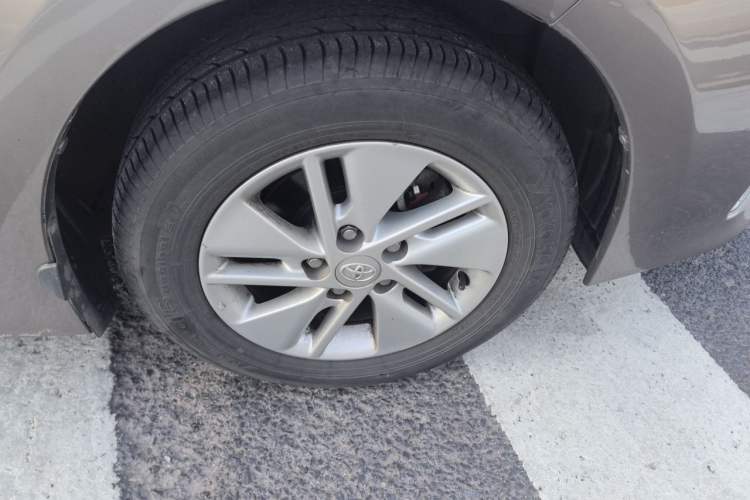 Used Toyota Corolla 2014 1.6L CVT GL Right Front Wheel Hub