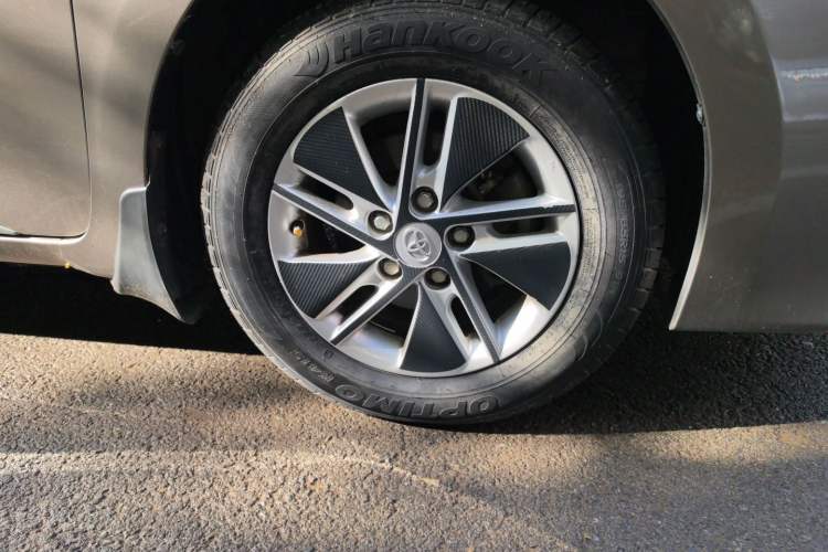 Used Toyota Corolla 2014 1.6L CVT GL Right Front Wheel Hub