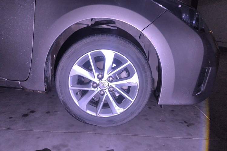 Used Toyota Corolla 2014 1.6L CVT GL-i Leather Edition Right Front Wheel Hub