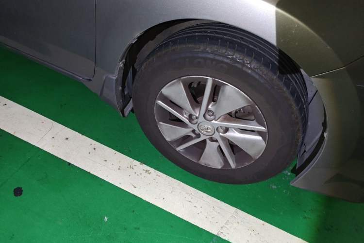 Used Toyota Corolla 2014 1.6L CVT GL Right Front Wheel Hub