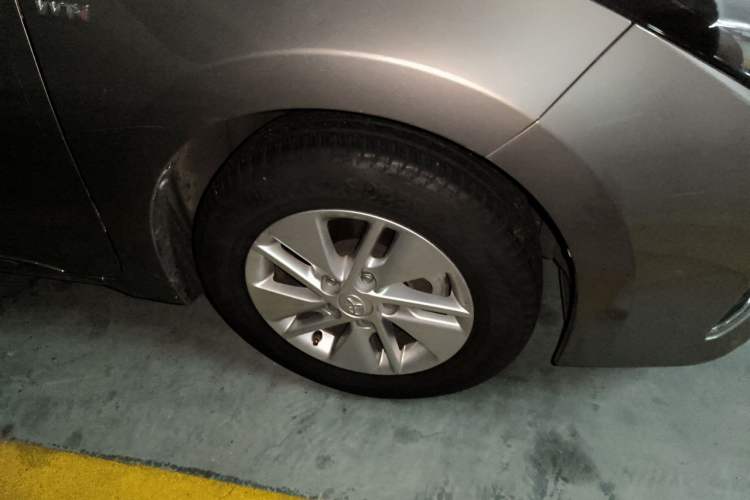 Used Toyota Corolla 2014 1.6L CVT GL-i Right Front Wheel Hub