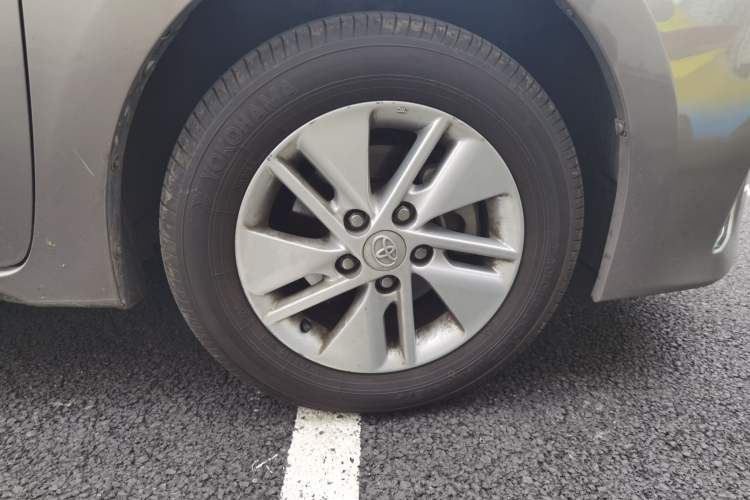 Used Toyota Corolla 2014 1.6L CVT GL Right Front Wheel Hub