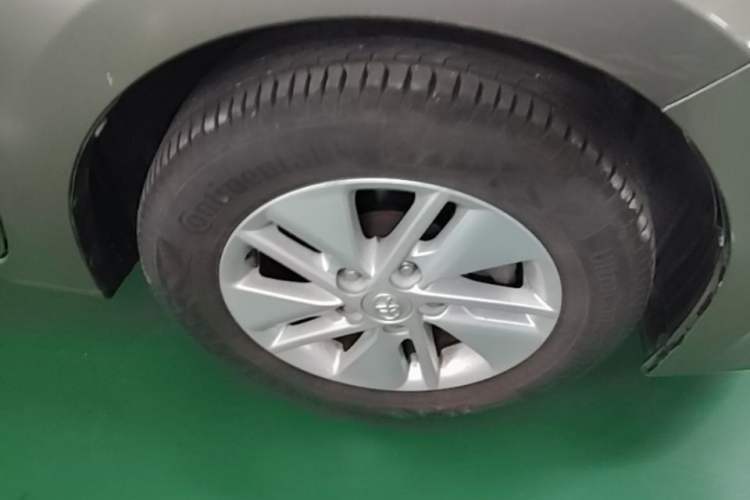 Used Toyota Corolla 2014 1.6L CVT GL Right Front Wheel Hub