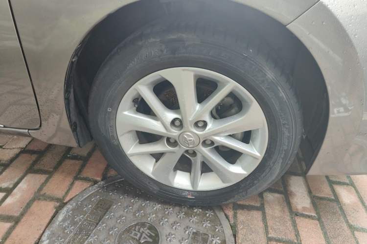 Used Toyota Corolla 2014 1.6L CVT GL-i Leather Edition Right Front Wheel Hub