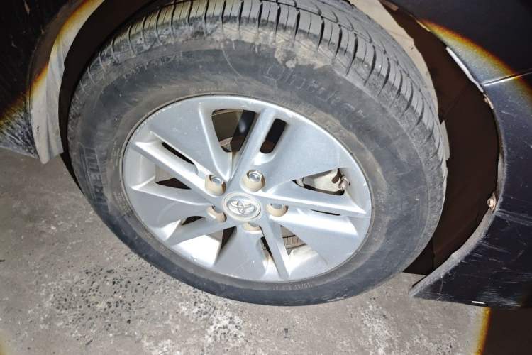 Used Toyota Corolla 2014 1.6L CVT GL-i Right Front Wheel Hub