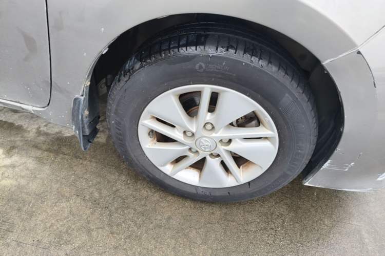 Used Toyota Corolla 2014 1.6L CVT GL Right Front Wheel Hub