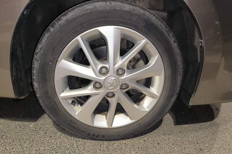 Used Toyota Corolla 2014 1.6L CVT GL-i Leather Edition Right Front Wheel Hub
