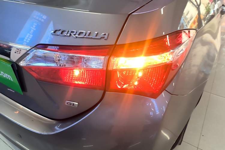 Used Toyota Corolla 2014 1.6L CVT GL Right Rear Taillight
