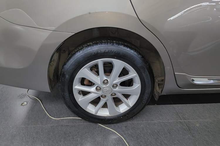 Used Toyota Corolla 2014 1.6L CVT GLX-i Right Rear Wheel Hub