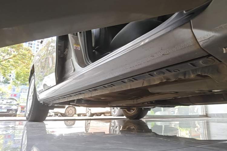 Used Toyota Corolla 2014 1.6L CVT GL Right Side Sill