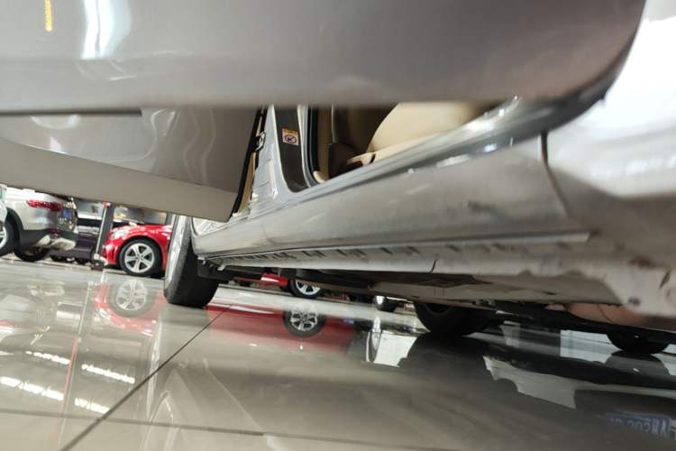 Used Toyota Corolla 2014 1.6L CVT GL Right Side Sill