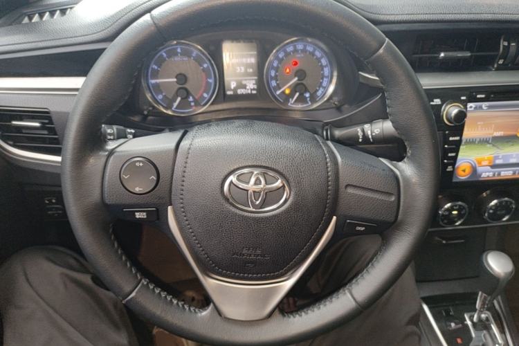 Used Toyota Corolla 2014 1.6L CVT GL-i Leather Edition Steering Wheel