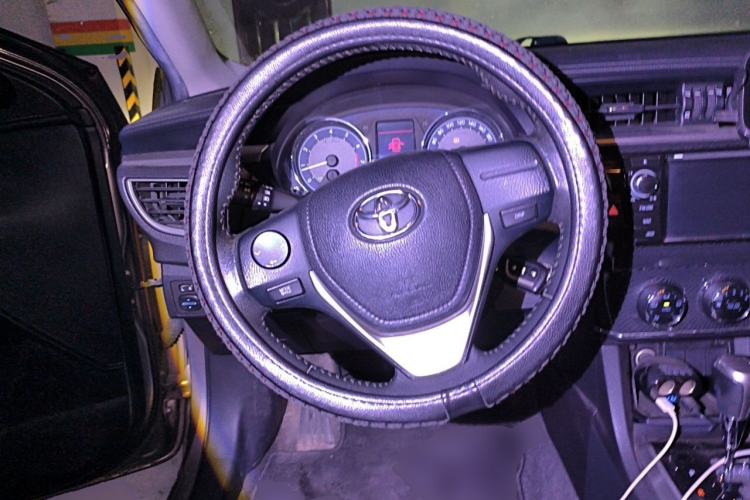 Used Toyota Corolla 2014 1.6L CVT GL-i Leather Edition Steering Wheel
