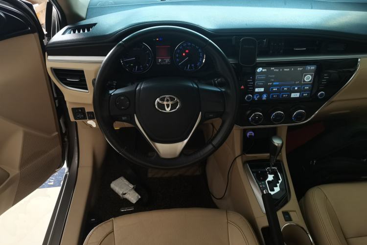 Used Toyota Corolla 2014 1.6L CVT GL-i Leather Edition Steering Wheel
