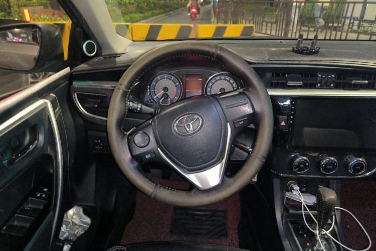 Used Toyota Corolla 2014 1.6L CVT GL-i Leather Edition Steering Wheel