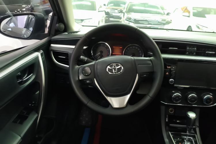 Used Toyota Corolla 2014 1.6L CVT GL-i Leather Edition Steering Wheel