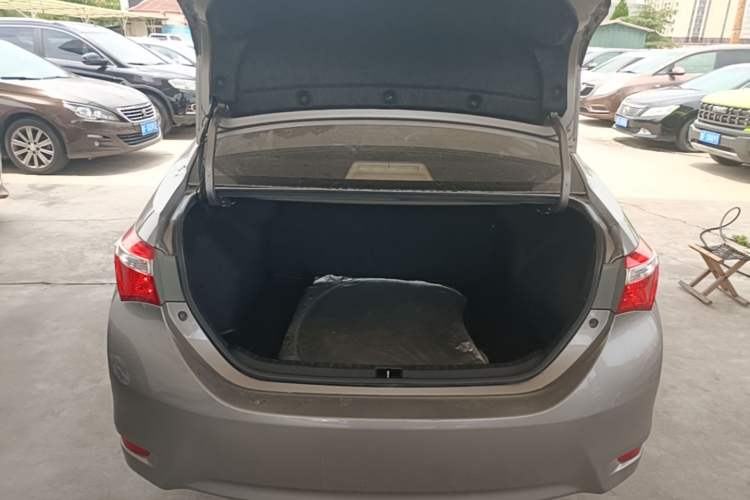 Used Toyota Corolla 2014 1.6L CVT GL Trunk