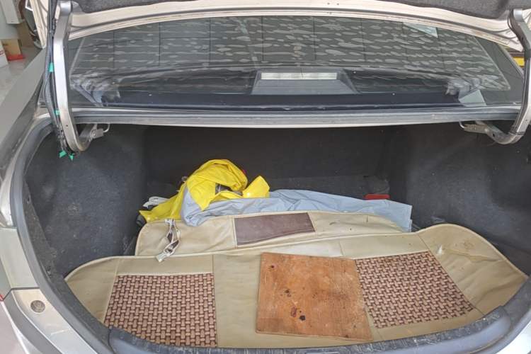 Used Toyota Corolla 2014 1.6L CVT GL Trunk